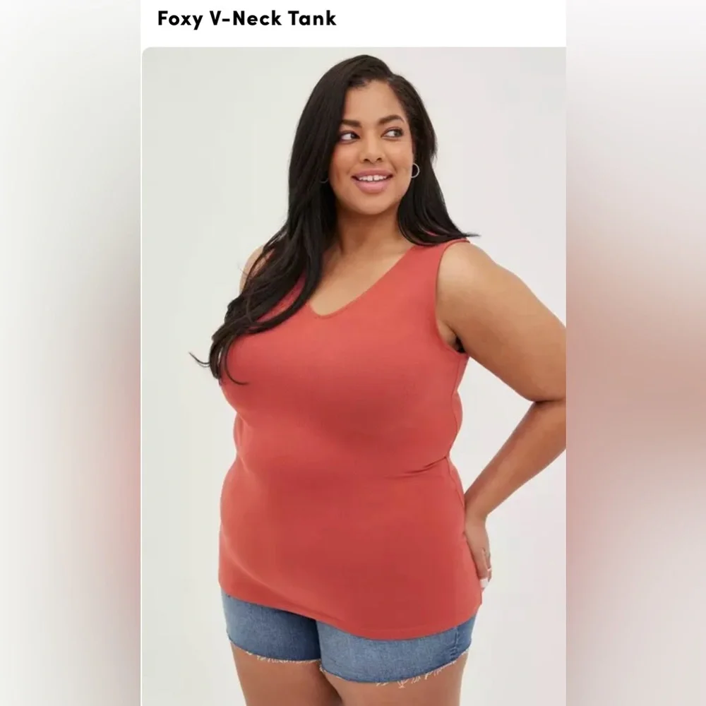 🩶Torrid Gray Foxy V-Neck Tank Top - Picture 11 of 14